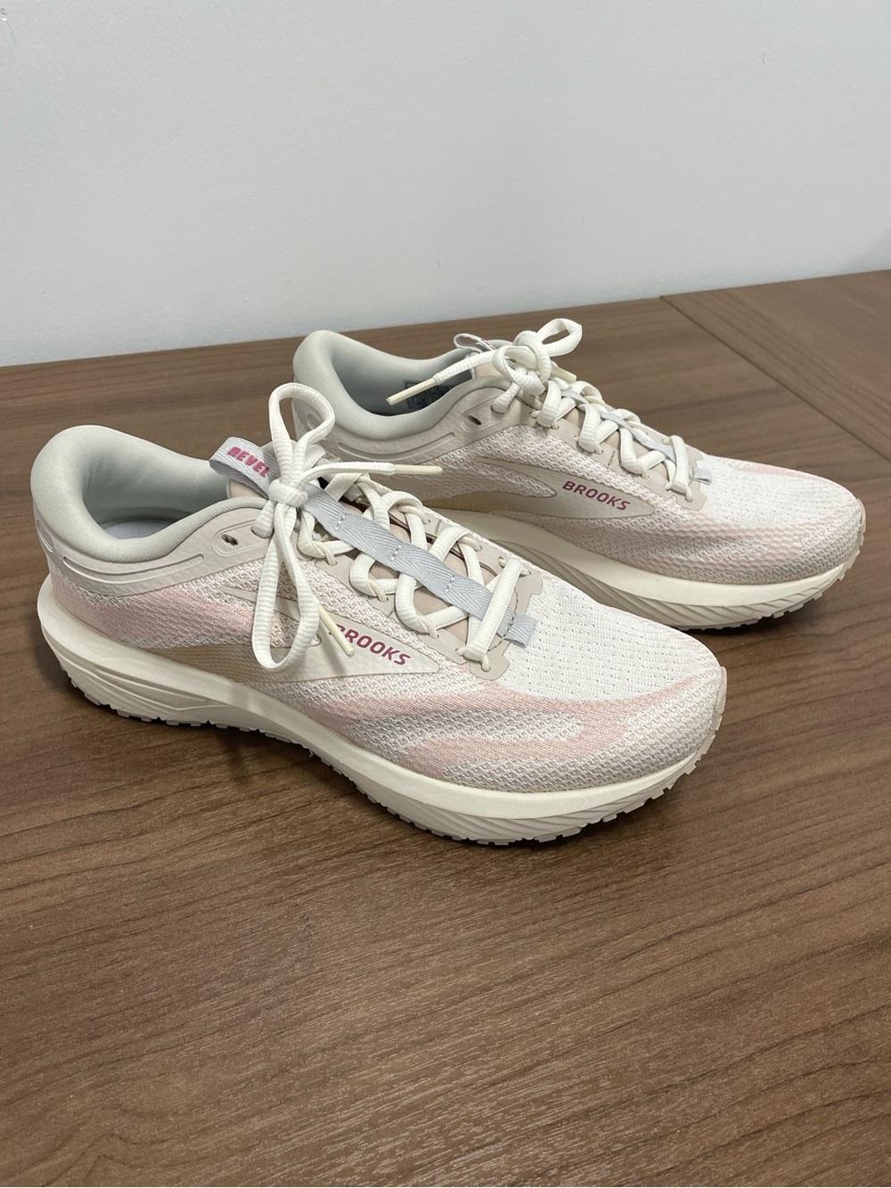 Women’s Brooks Rebel 7 Running Shoes Light Pink, Peach, Gray, and White size 7